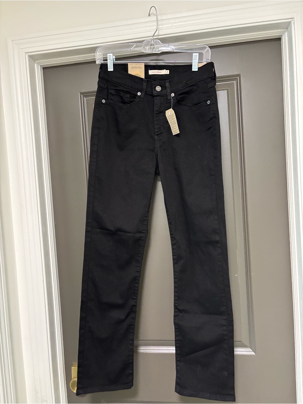 Levi’s classic straight black jeans 4 NWT